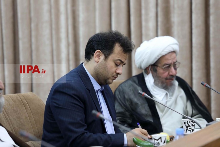   دیدار وزر ارقتصاد با اعضای شورای عالی جامعه مدرسین حوزه علمیه
