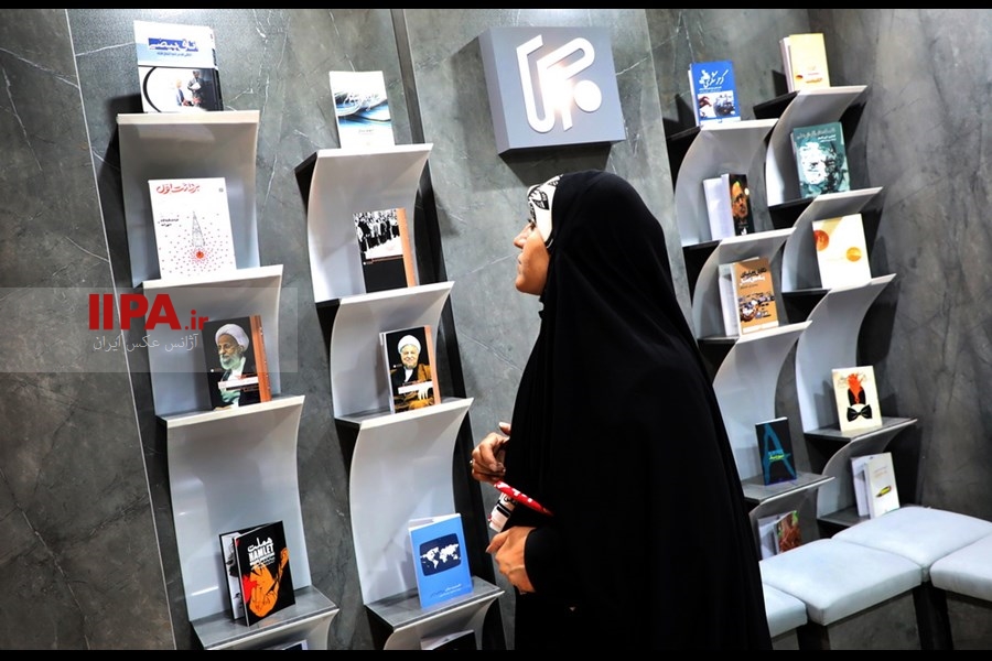   استقبال از غرفه« انتشارات ایران» در نمایشگاه کتاب 