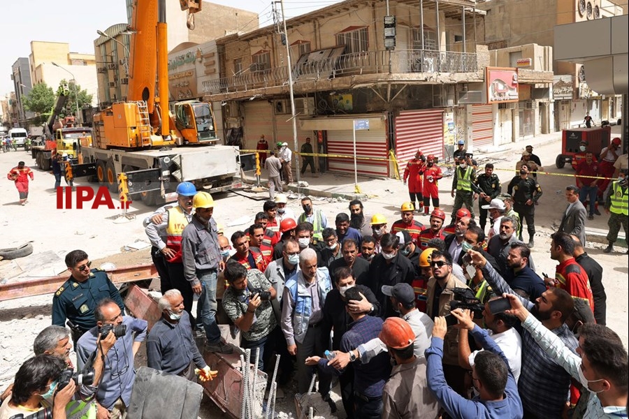   حضورمعاون اول رئیس جمهور در ساختمان مترو پل آبادان