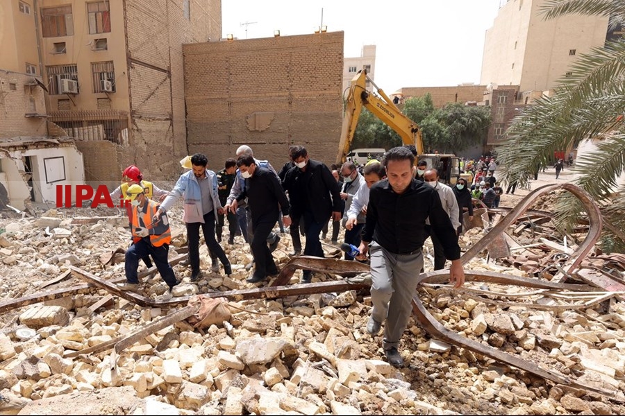   حضورمعاون اول رئیس جمهور در ساختمان مترو پل آبادان
