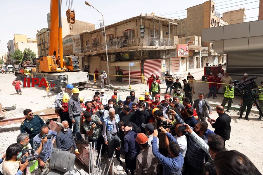   حضورمعاون اول رئیس جمهور در ساختمان مترو پل آبادان
