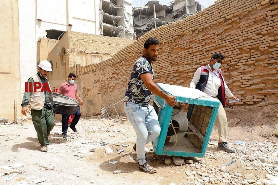    آواربرداری در ساختمان مترو پل