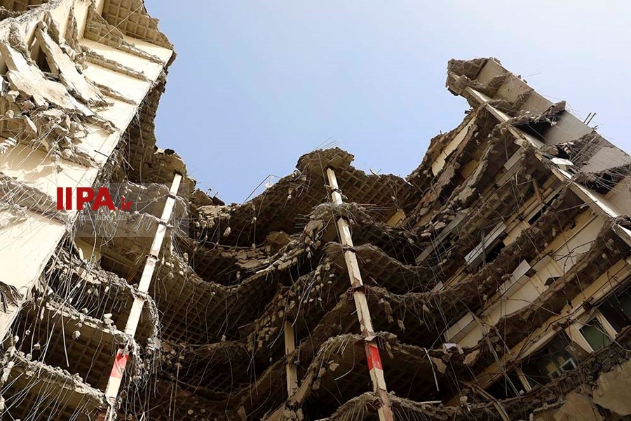    آواربرداری در ساختمان مترو پل