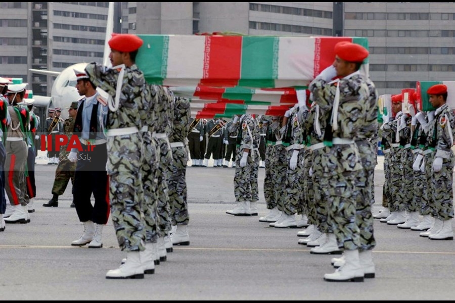   تشییع پیکر شهید عباس دوران و جمعی از شهدای جنگ تحمیلی سال 1381