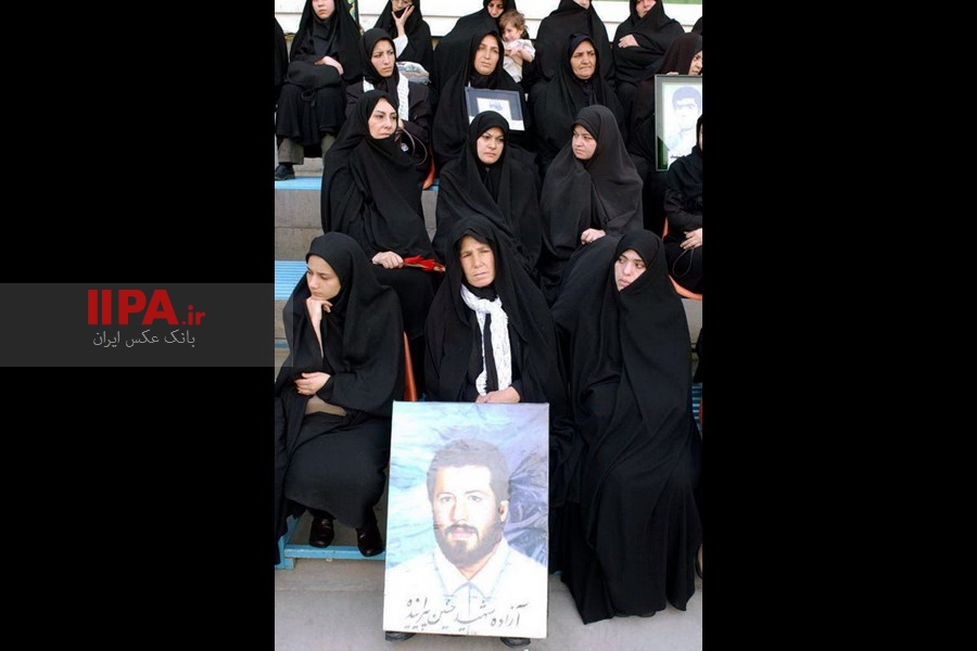   تشییع پیکر شهید عباس دوران و جمعی از شهدای جنگ تحمیلی سال 1381