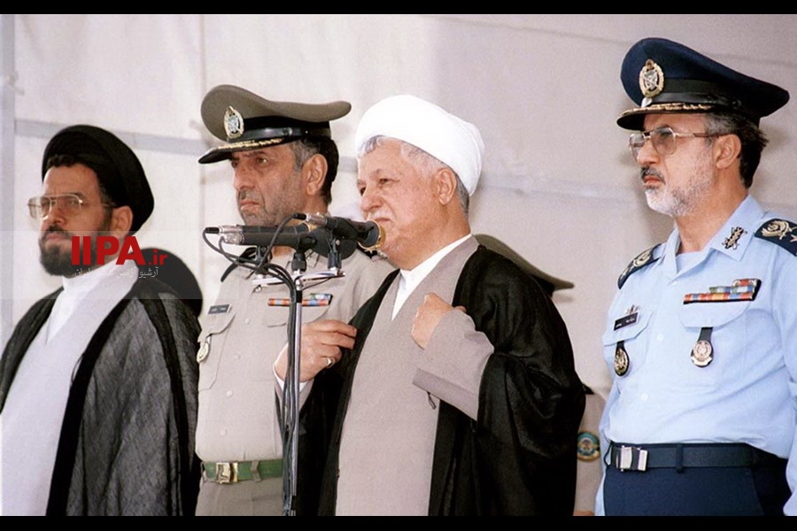   تشییع پیکر شهید عباس دوران و جمعی از شهدای جنگ تحمیلی مرداد 1381
