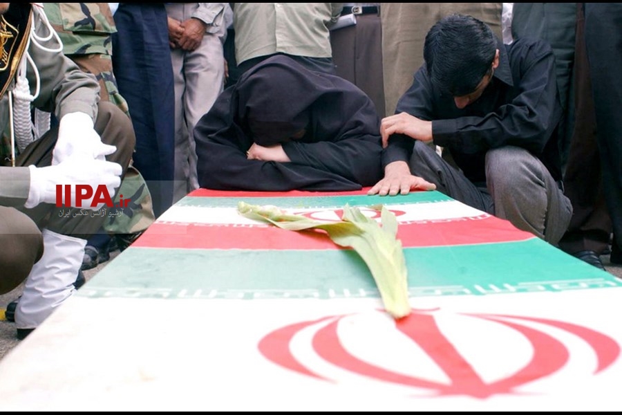   تشییع پیکر شهید عباس دوران و جمعی از شهدای جنگ تحمیلی مرداد 1381