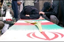   تشییع پیکر شهید عباس دوران و جمعی از شهدای جنگ تحمیلی مرداد 1381