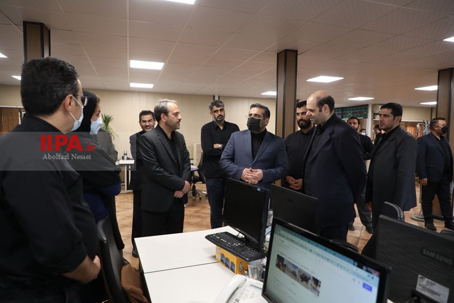   بازدید وزیرفرهنگ ارشاد اسلامی  از روزنامه ایران 