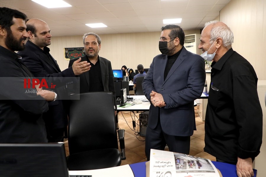   بازدید وزیرفرهنگ ارشاد اسلامی  از روزنامه ایران 