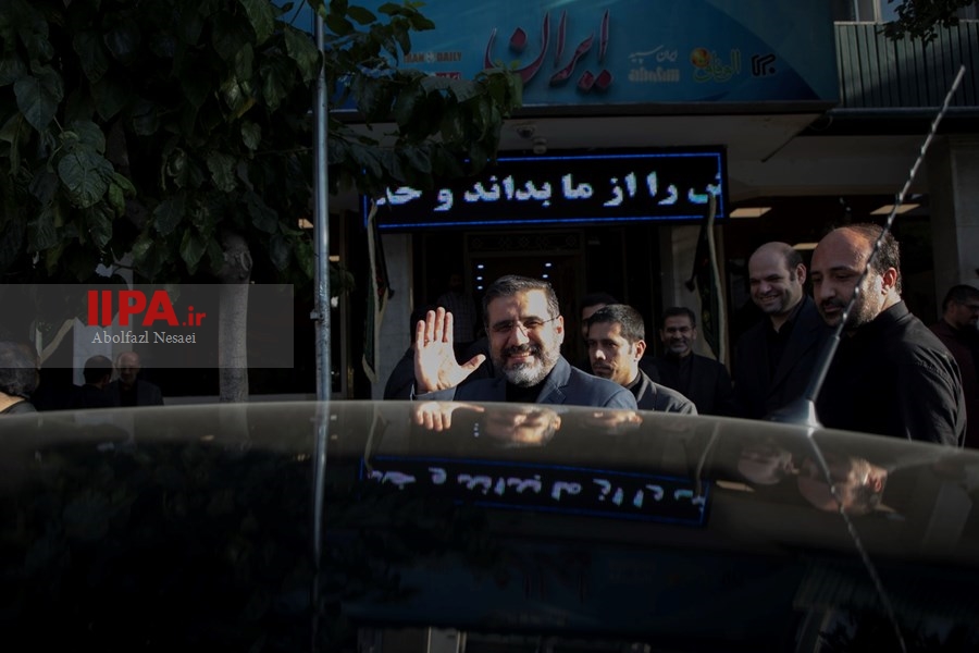   بازدید وزیرفرهنگ ارشاد اسلامی  از روزنامه ایران 