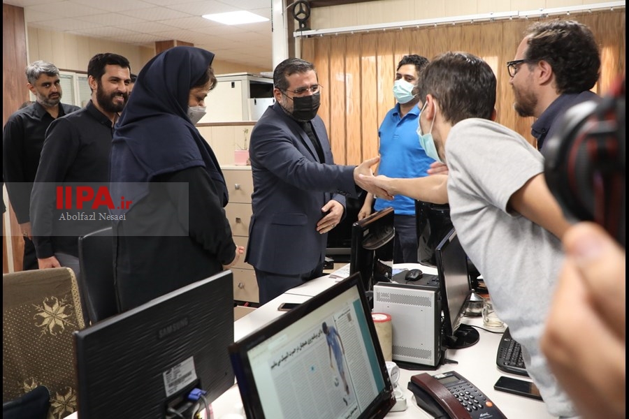   بازدید وزیرفرهنگ ارشاد اسلامی  از روزنامه ایران 