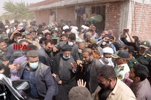 حضور آیت‌الله رئیسی در جمع مردم روستاهای «تنگ شاه عنبرآباد» و «کروچان جازموریان» در استان کرمان