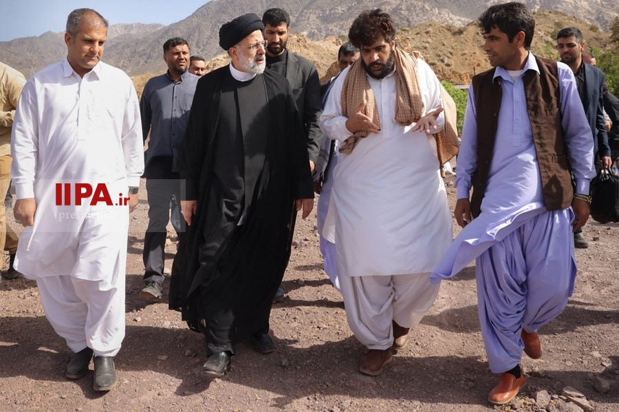   حضور آیت‌الله رئیسی در جمع مردم روستاهای «تنگ شاه عنبرآباد» و «کروچان جازموریان»