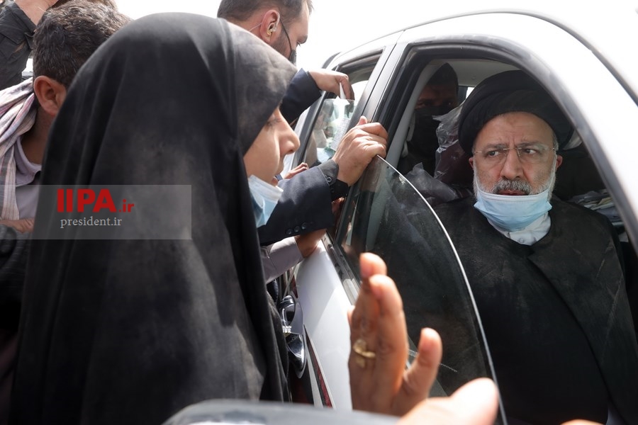   حضور آیت‌الله رئیسی در جمع مردم روستاهای «تنگ شاه عنبرآباد» و «کروچان جازموریان»