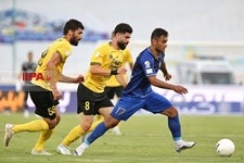   دیدار تیم های استقلال تهران و سپاهان اصفهان