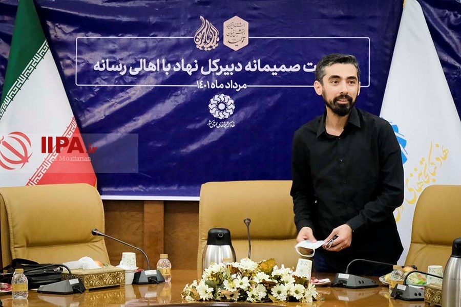  نشست  مهدی رمضانی دبیرکل نهاد کتابخانه های عمومی کشور