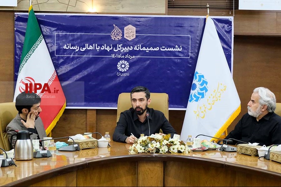   نشست  مهدی رمضانی دبیرکل نهاد کتابخانه های عمومی کشور