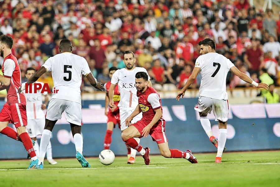   دیدار تیم‌های پرسپولیس و فولاد خوزستان