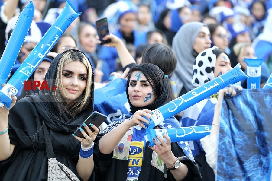   دیدار تیم های استقلال تهران و مس کرمان 