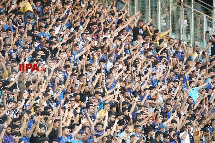   دیدار تیم های استقلال تهران و مس کرمان 