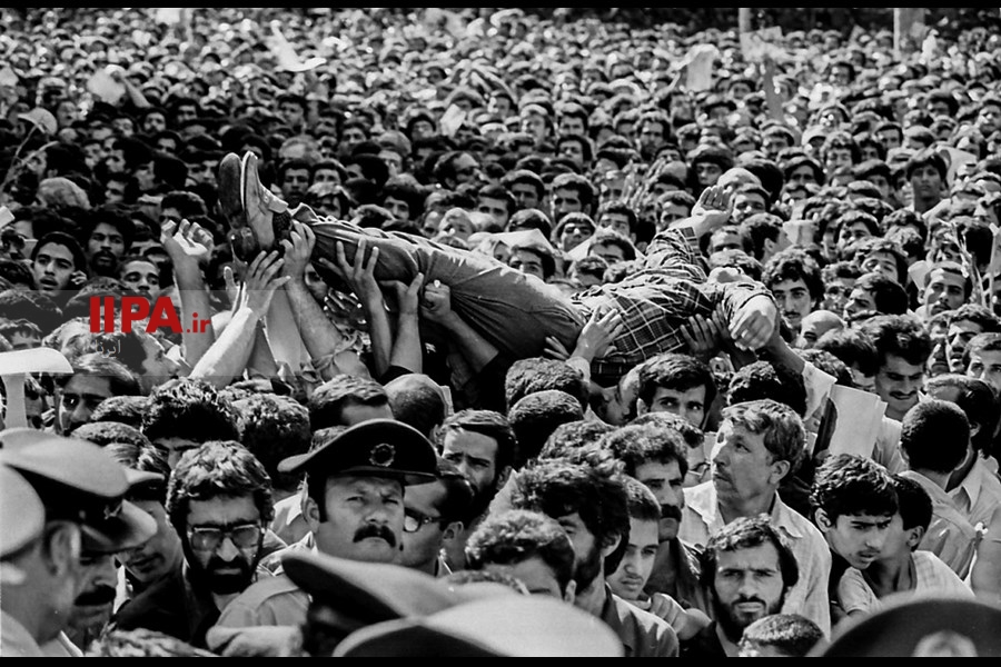   9 شهریور 1360 - تشییع و خاکسپاری پیکرهای شهیدان رجایی و باهنر