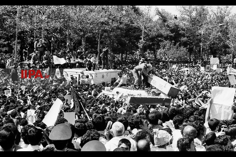   9 شهریور 1360 - تشییع و خاکسپاری پیکرهای شهیدان رجایی و باهنر
