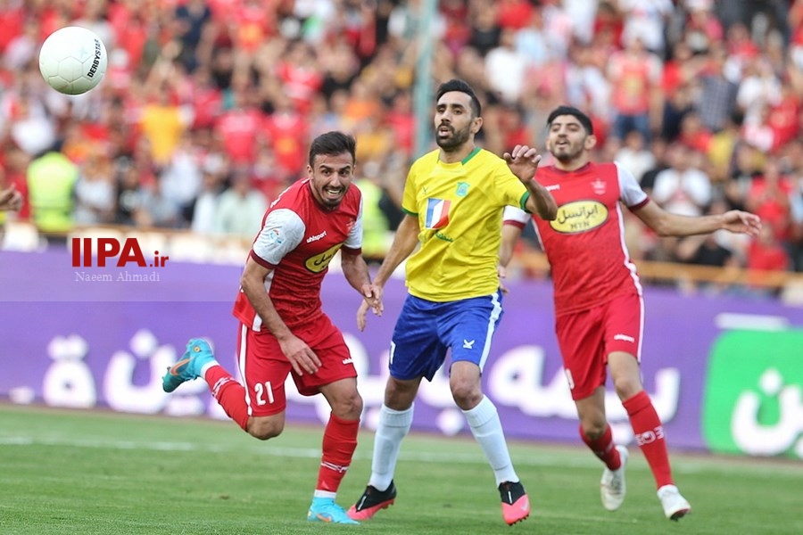   دیدار تیم‌های پرسپولیس و صنعت نفت آبادان