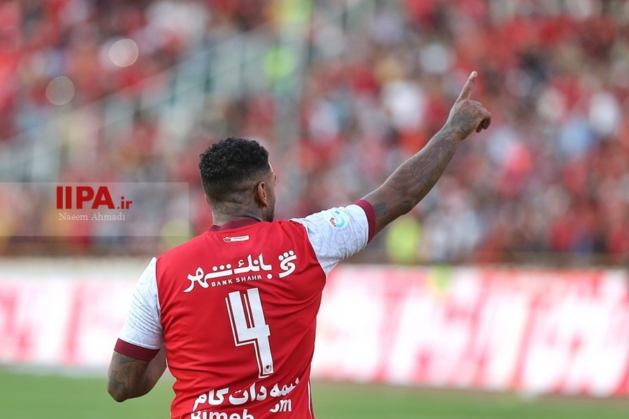   دیدار تیم‌های پرسپولیس و صنعت نفت آبادان