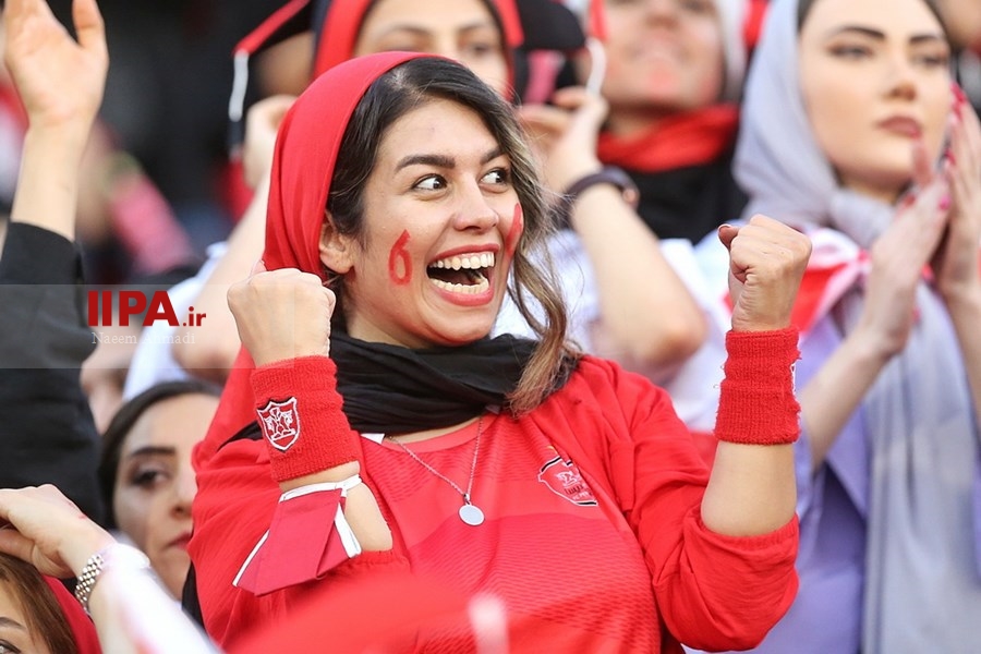   دیدار تیم‌های پرسپولیس و صنعت نفت آبادان
