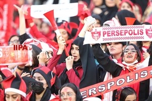 دیدار تیم‌های پرسپولیس و صنعت نفت آبادان