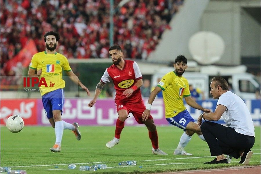   دیدار تیم‌های پرسپولیس و صنعت نفت آبادان