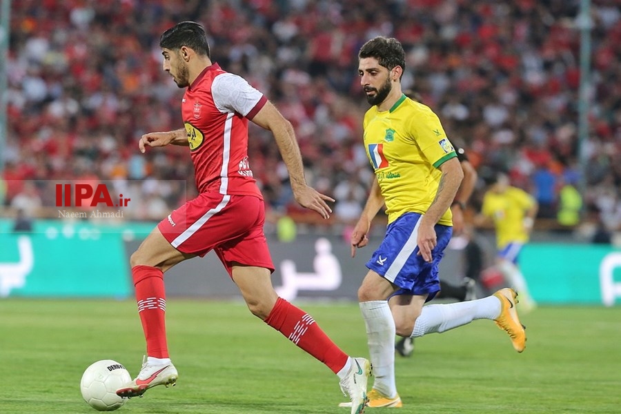   دیدار تیم‌های پرسپولیس و صنعت نفت آبادان
