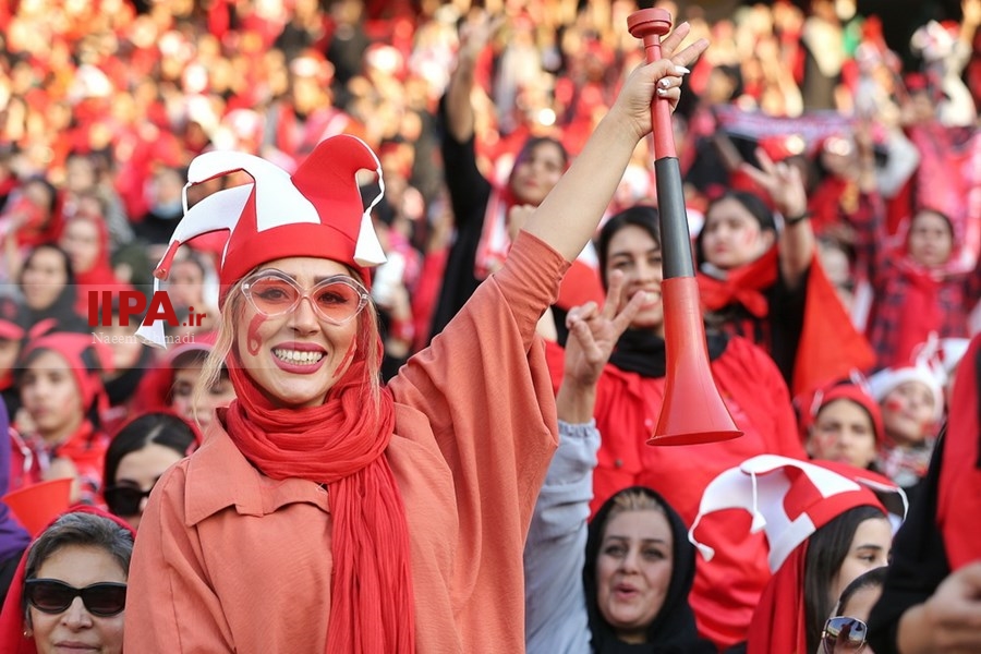   دیدار تیم‌های پرسپولیس و صنعت نفت آبادان