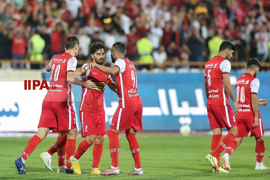   دیدار تیم‌های پرسپولیس و صنعت نفت آبادان