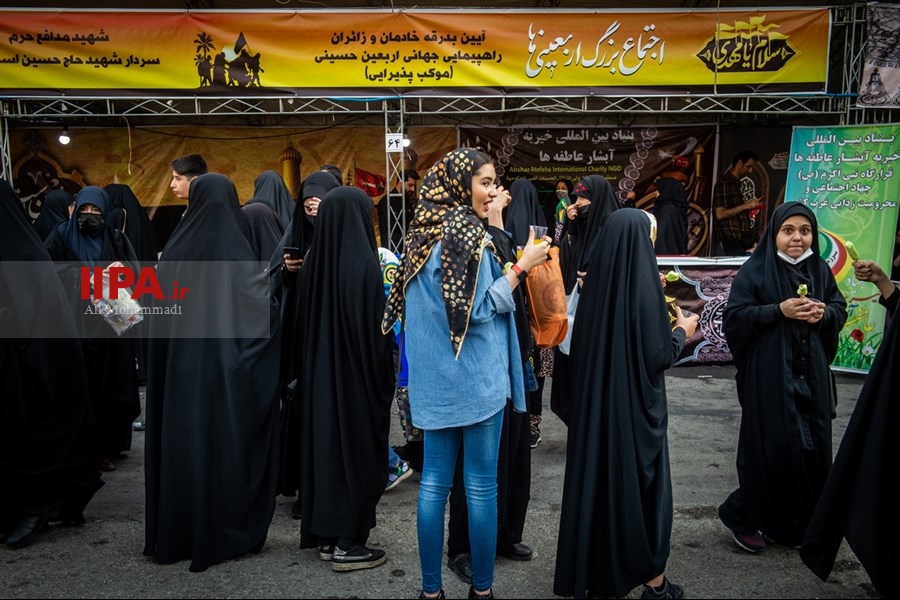   آیین بدرقه خادمان و زائران راهپیمایی اربعین