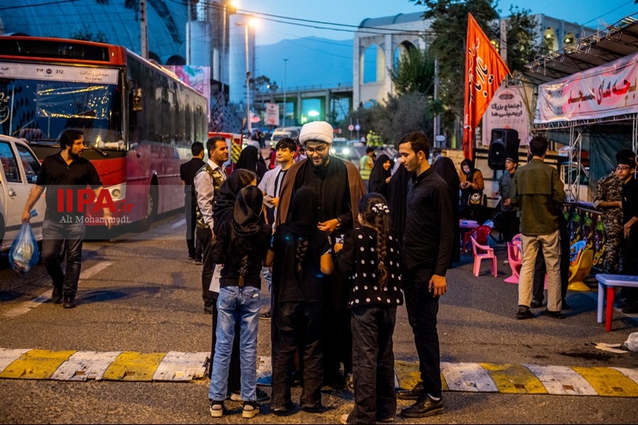   آیین بدرقه خادمان و زائران راهپیمایی اربعین