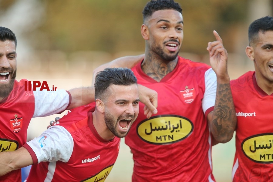   دیدار تیم‌های پرسپولیس و هوادار