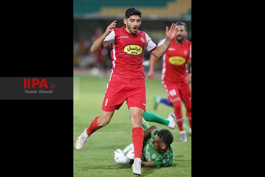   دیدار تیم‌های پرسپولیس و هوادار