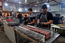   پیاده روی اربعین حسینی از نجف به سوی کربلا