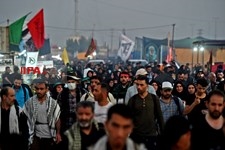   پیاده روی اربعین حسینی از نجف به سوی کربلا