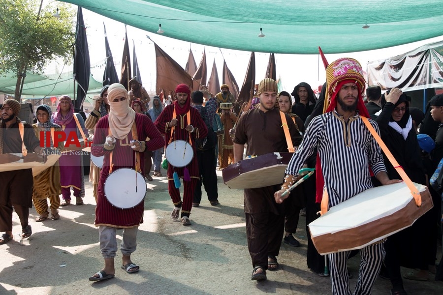   کاروان نمادین تعزیه در پیاده روی اربعین حسینی (ع)