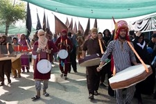   کاروان نمادین تعزیه در پیاده روی اربعین حسینی (ع)
