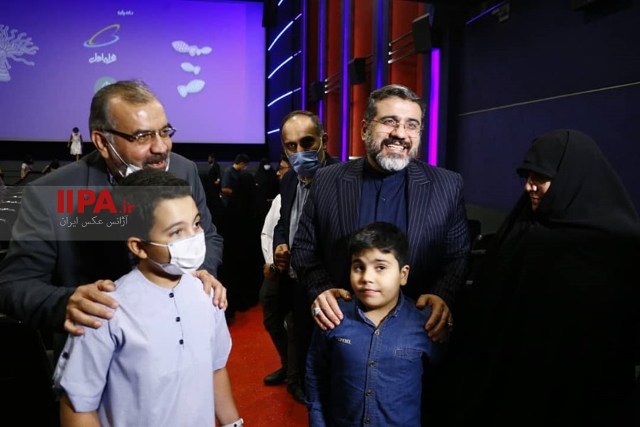   تماشای انیمیشن «پسر دلفینی»با حضور وزیر فرهنگ