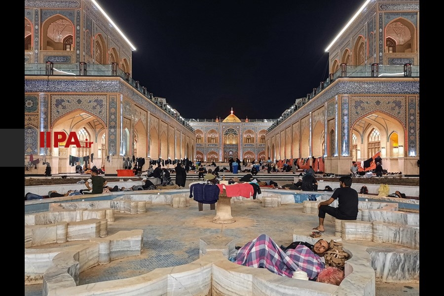   صحن حضرت فاطمه(س) نجف پذیرای زائران اربعین