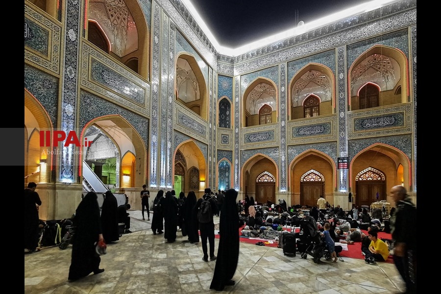   صحن حضرت فاطمه(س) نجف پذیرای زائران اربعین