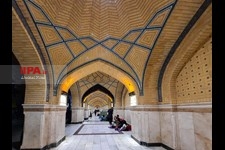   صحن حضرت فاطمه(س) نجف پذیرای زائران اربعین