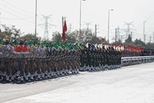   رژه نیروهای مسلح در آغاز هفته دفاع مقدس