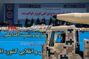 رژه نیروهای مسلح در آغاز هفته دفاع مقدس