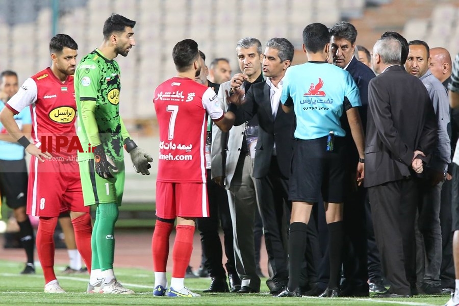   دیدار تیم‌های پرسپولیس و تراکتور